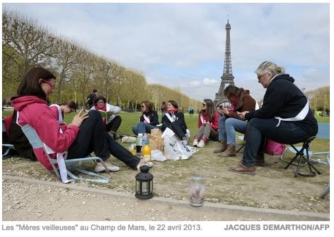 Image - La Croix écrit : « Manif pour tous, le Défenseur des droits dénonce la répression contre des « veilleurs » »