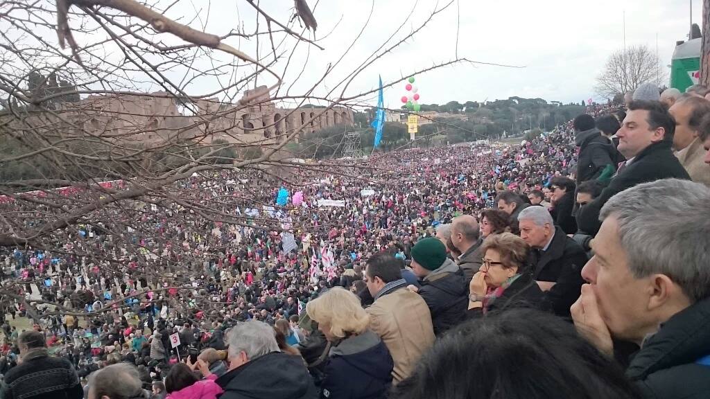 Image - Vu sur Euronews : « Marée humaine à Rome pour la famille et l’enfant »